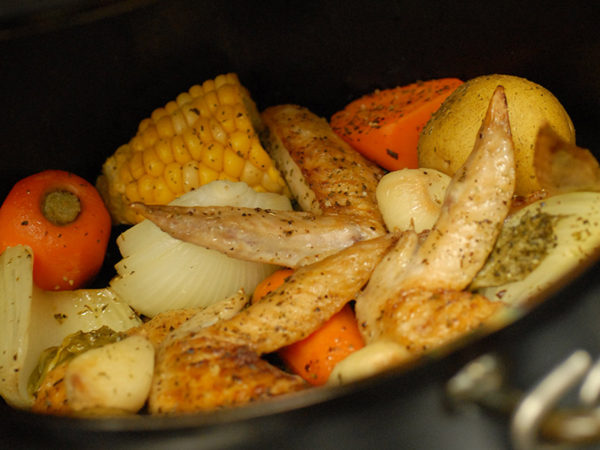 鶏と野菜のダッチオーブン焼き